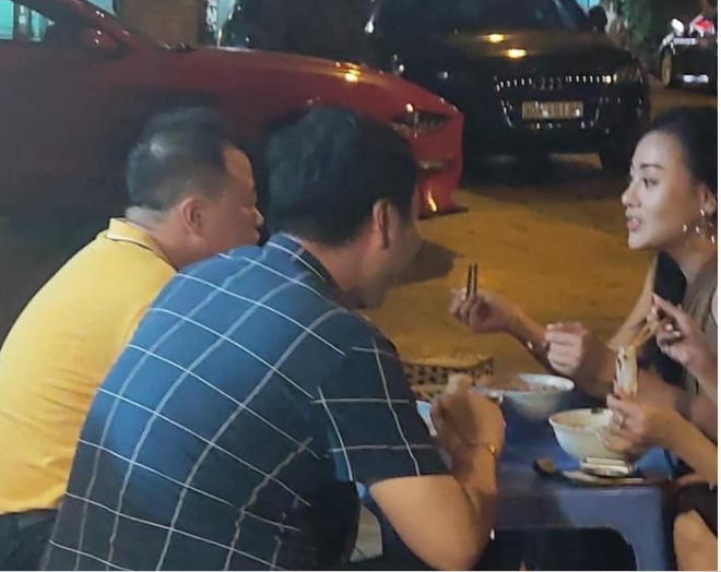 Phương Oanh dẫn hai con của Shark Bình đi ăn, có hành động khiến cộng đồng mạng bất ngờ - Ảnh 3